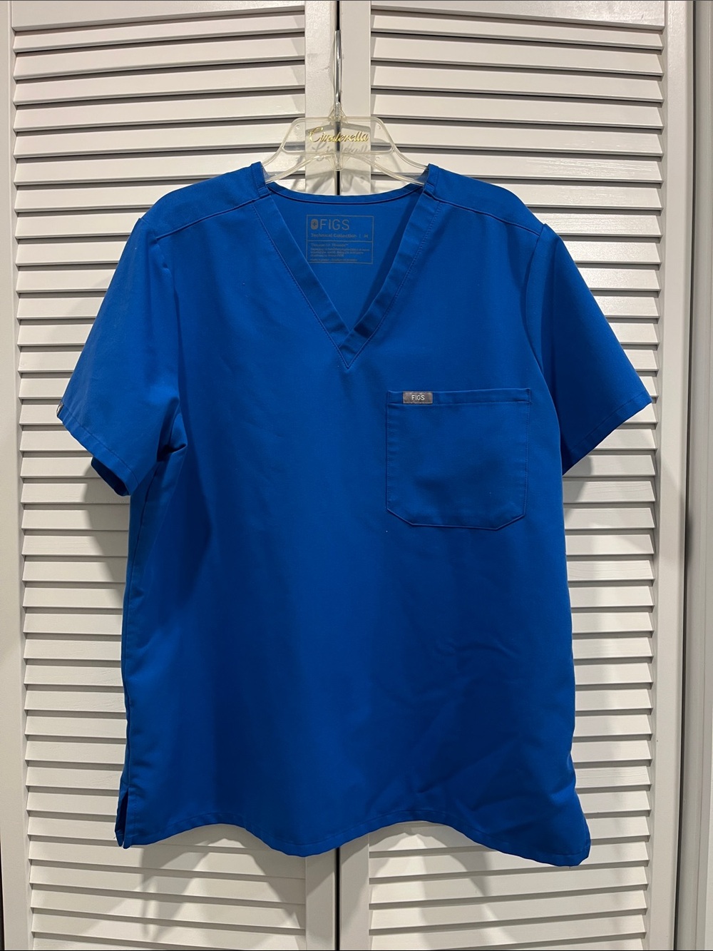 Figs Men’s V-Neck Top in Royal Blue